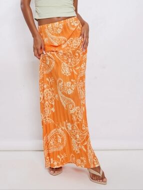 Pretty Little Thing Orange Paisley Plisse Maxi Skirt High Waist Size 6 Boho